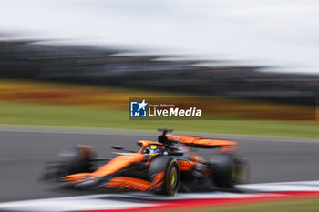 2024-07-05 - 81 PIASTRI Oscar (aus), McLaren F1 Team MCL38, action during the Formula 1 Qatar Airways British Grand Prix 2024, 12th round of the 2024 Formula One World Championship from July 5 to 7, 2024 on the Silverstone Circuit, in Silverstone, United Kingdom - F1 - BRITISH GRAND PRIX 2024 - FORMULA 1 - MOTORS