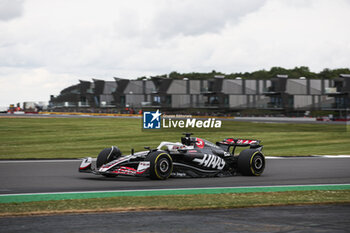 2024-07-05 - 20 MAGNUSSEN Kevin (den), Haas F1 Team VF-24 Ferrari, action during the Formula 1 Qatar Airways British Grand Prix 2024, 12th round of the 2024 Formula One World Championship from July 5 to 7, 2024 on the Silverstone Circuit, in Silverstone, United Kingdom - F1 - BRITISH GRAND PRIX 2024 - FORMULA 1 - MOTORS