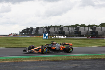 2024-07-05 - 81 PIASTRI Oscar (aus), McLaren F1 Team MCL38, action during the Formula 1 Qatar Airways British Grand Prix 2024, 12th round of the 2024 Formula One World Championship from July 5 to 7, 2024 on the Silverstone Circuit, in Silverstone, United Kingdom - F1 - BRITISH GRAND PRIX 2024 - FORMULA 1 - MOTORS