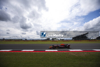 2024-07-05 - 01 VERSTAPPEN Max (nld), Red Bull Racing RB20, action during the Formula 1 Qatar Airways British Grand Prix 2024, 12th round of the 2024 Formula One World Championship from July 5 to 7, 2024 on the Silverstone Circuit, in Silverstone, United Kingdom - F1 - BRITISH GRAND PRIX 2024 - FORMULA 1 - MOTORS