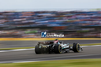 2024-07-05 - 63 RUSSELL George (gbr), Mercedes AMG F1 Team W15, action during the Formula 1 Qatar Airways British Grand Prix 2024, 12th round of the 2024 Formula One World Championship from July 5 to 7, 2024 on the Silverstone Circuit, in Silverstone, United Kingdom - F1 - BRITISH GRAND PRIX 2024 - FORMULA 1 - MOTORS