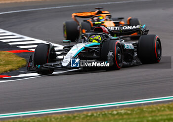 2024-07-05 - 44 HAMILTON Lewis (gbr), Mercedes AMG F1 Team W15, action during the Formula 1 Qatar Airways British Grand Prix 2024, 12th round of the 2024 Formula One World Championship from July 5 to 7, 2024 on the Silverstone Circuit, in Silverstone, United Kingdom - F1 - BRITISH GRAND PRIX 2024 - FORMULA 1 - MOTORS