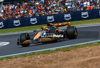 2024-07-05 - 81 PIASTRI Oscar (aus), McLaren F1 Team MCL38, action during the Formula 1 Qatar Airways British Grand Prix 2024, 12th round of the 2024 Formula One World Championship from July 5 to 7, 2024 on the Silverstone Circuit, in Silverstone, United Kingdom - F1 - BRITISH GRAND PRIX 2024 - FORMULA 1 - MOTORS