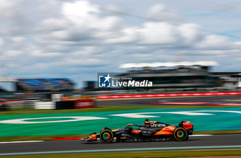 2024-07-05 - 81 PIASTRI Oscar (aus), McLaren F1 Team MCL38, action during the Formula 1 Qatar Airways British Grand Prix 2024, 12th round of the 2024 Formula One World Championship from July 5 to 7, 2024 on the Silverstone Circuit, in Silverstone, United Kingdom - F1 - BRITISH GRAND PRIX 2024 - FORMULA 1 - MOTORS