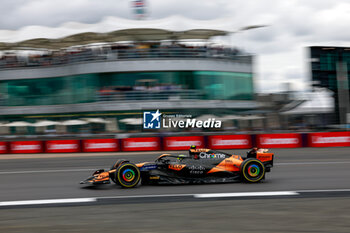 2024-07-05 - 04 NORRIS Lando (gbr), McLaren F1 Team MCL38, action during the Formula 1 Qatar Airways British Grand Prix 2024, 12th round of the 2024 Formula One World Championship from July 5 to 7, 2024 on the Silverstone Circuit, in Silverstone, United Kingdom - F1 - BRITISH GRAND PRIX 2024 - FORMULA 1 - MOTORS