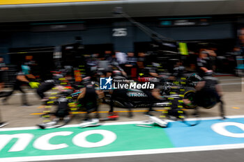 2024-07-05 - 44 HAMILTON Lewis (gbr), Mercedes AMG F1 Team W15, action during the Formula 1 Qatar Airways British Grand Prix 2024, 12th round of the 2024 Formula One World Championship from July 5 to 7, 2024 on the Silverstone Circuit, in Silverstone, United Kingdom - F1 - BRITISH GRAND PRIX 2024 - FORMULA 1 - MOTORS