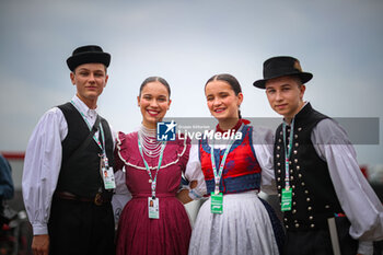 2024-07-21 - Girl on the paddock, during the Hungarian GP, Budapest 18-21 July 2024 Formula 1 World championship 2024. - FORMULA 1 HUNGARIAN GRAND PRIX 2024 - RACE - FORMULA 1 - MOTORS