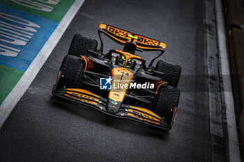 2024-07-06 - 04 NORRIS Lando (gbr), McLaren F1 Team MCL38, action, pitlane, during the Formula 1 Qatar Airways British Grand Prix 2024, 12th round of the 2024 Formula One World Championship from July 5 to 7, 2024 on the Silverstone Circuit, in Silverstone, United Kingdom - F1 - BRITISH GRAND PRIX 2024 - FORMULA 1 - MOTORS