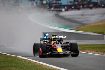 2024-07-06 - 01 VERSTAPPEN Max (nld), Red Bull Racing RB20, action during the Formula 1 Qatar Airways British Grand Prix 2024, 12th round of the 2024 Formula One World Championship from July 5 to 7, 2024 on the Silverstone Circuit, in Silverstone, United Kingdom - F1 - BRITISH GRAND PRIX 2024 - FORMULA 1 - MOTORS