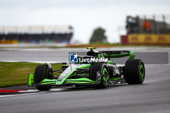 2024-07-06 - 24 ZHOU Guanyu (chi), Stake F1 Team Kick Sauber C44, action during the Formula 1 Qatar Airways British Grand Prix 2024, 12th round of the 2024 Formula One World Championship from July 5 to 7, 2024 on the Silverstone Circuit, in Silverstone, United Kingdom - F1 - BRITISH GRAND PRIX 2024 - FORMULA 1 - MOTORS