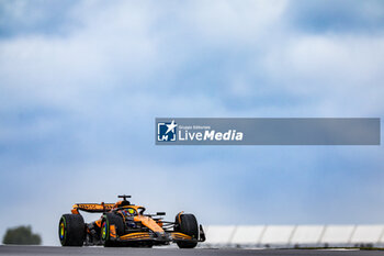 2024-07-06 - 81 PIASTRI Oscar (aus), McLaren F1 Team MCL38, action during the Formula 1 Qatar Airways British Grand Prix 2024, 12th round of the 2024 Formula One World Championship from July 5 to 7, 2024 on the Silverstone Circuit, in Silverstone, United Kingdom - F1 - BRITISH GRAND PRIX 2024 - FORMULA 1 - MOTORS