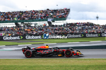 2024-07-06 - 01 VERSTAPPEN Max (nld), Red Bull Racing RB20, action during the Formula 1 Qatar Airways British Grand Prix 2024, 12th round of the 2024 Formula One World Championship from July 5 to 7, 2024 on the Silverstone Circuit, in Silverstone, United Kingdom - F1 - BRITISH GRAND PRIX 2024 - FORMULA 1 - MOTORS