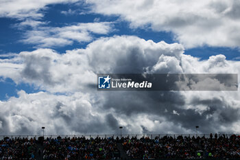 2024-07-06 - spectators, fans during the Formula 1 Qatar Airways British Grand Prix 2024, 12th round of the 2024 Formula One World Championship from July 5 to 7, 2024 on the Silverstone Circuit, in Silverstone, United Kingdom - F1 - BRITISH GRAND PRIX 2024 - FORMULA 1 - MOTORS