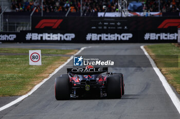 2024-07-06 - 01 VERSTAPPEN Max (nld), Red Bull Racing RB20, action during the Formula 1 Qatar Airways British Grand Prix 2024, 12th round of the 2024 Formula One World Championship from July 5 to 7, 2024 on the Silverstone Circuit, in Silverstone, United Kingdom - F1 - BRITISH GRAND PRIX 2024 - FORMULA 1 - MOTORS