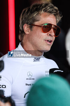 2024-07-06 - PITT Brad (USA), actor playing Sonny Hayes, driver of the fictional APX GP team in the Apex F1 movie by Apple Studios / Bruckheimer Films, portrait during the Formula 1 Qatar Airways British Grand Prix 2024, 12th round of the 2024 Formula One World Championship from July 5 to 7, 2024 on the Silverstone Circuit, in Silverstone, United Kingdom - F1 - BRITISH GRAND PRIX 2024 - FORMULA 1 - MOTORS