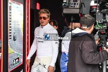 2024-07-06 - PITT Brad (USA), actor playing Sonny Hayes, driver of the fictional APX GP team in the Apex F1 movie by Apple Studios / Bruckheimer Films, portrait during the Formula 1 Qatar Airways British Grand Prix 2024, 12th round of the 2024 Formula One World Championship from July 5 to 7, 2024 on the Silverstone Circuit, in Silverstone, United Kingdom - F1 - BRITISH GRAND PRIX 2024 - FORMULA 1 - MOTORS