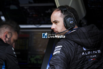 2024-07-06 - Alpine F1 Team pit wall member during the Formula 1 Qatar Airways British Grand Prix 2024, 12th round of the 2024 Formula One World Championship from July 5 to 7, 2024 on the Silverstone Circuit, in Silverstone, United Kingdom - F1 - BRITISH GRAND PRIX 2024 - FORMULA 1 - MOTORS