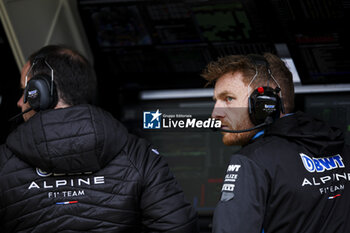 2024-07-06 - Alpine F1 Team pit wall member during the Formula 1 Qatar Airways British Grand Prix 2024, 12th round of the 2024 Formula One World Championship from July 5 to 7, 2024 on the Silverstone Circuit, in Silverstone, United Kingdom - F1 - BRITISH GRAND PRIX 2024 - FORMULA 1 - MOTORS