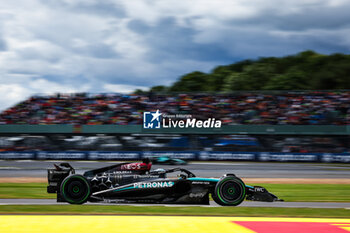 2024-07-06 - 63 RUSSELL George (gbr), Mercedes AMG F1 Team W15, action during the Formula 1 Qatar Airways British Grand Prix 2024, 12th round of the 2024 Formula One World Championship from July 5 to 7, 2024 on the Silverstone Circuit, in Silverstone, United Kingdom - F1 - BRITISH GRAND PRIX 2024 - FORMULA 1 - MOTORS