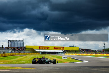 2024-07-06 - 63 RUSSELL George (gbr), Mercedes AMG F1 Team W15, action during the Formula 1 Qatar Airways British Grand Prix 2024, 12th round of the 2024 Formula One World Championship from July 5 to 7, 2024 on the Silverstone Circuit, in Silverstone, United Kingdom - F1 - BRITISH GRAND PRIX 2024 - FORMULA 1 - MOTORS