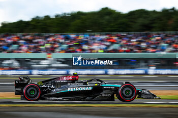 2024-07-06 - 44 HAMILTON Lewis (gbr), Mercedes AMG F1 Team W15, action during the Formula 1 Qatar Airways British Grand Prix 2024, 12th round of the 2024 Formula One World Championship from July 5 to 7, 2024 on the Silverstone Circuit, in Silverstone, United Kingdom - F1 - BRITISH GRAND PRIX 2024 - FORMULA 1 - MOTORS