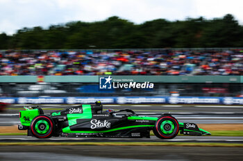 2024-07-06 - 24 ZHOU Guanyu (chi), Stake F1 Team Kick Sauber C44, action during the Formula 1 Qatar Airways British Grand Prix 2024, 12th round of the 2024 Formula One World Championship from July 5 to 7, 2024 on the Silverstone Circuit, in Silverstone, United Kingdom - F1 - BRITISH GRAND PRIX 2024 - FORMULA 1 - MOTORS