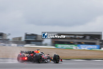 2024-07-06 - 01 VERSTAPPEN Max (nld), Red Bull Racing RB20, action during the Formula 1 Qatar Airways British Grand Prix 2024, 12th round of the 2024 Formula One World Championship from July 5 to 7, 2024 on the Silverstone Circuit, in Silverstone, United Kingdom - F1 - BRITISH GRAND PRIX 2024 - FORMULA 1 - MOTORS