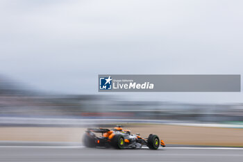 2024-07-06 - 81 PIASTRI Oscar (aus), McLaren F1 Team MCL38, action during the Formula 1 Qatar Airways British Grand Prix 2024, 12th round of the 2024 Formula One World Championship from July 5 to 7, 2024 on the Silverstone Circuit, in Silverstone, United Kingdom - F1 - BRITISH GRAND PRIX 2024 - FORMULA 1 - MOTORS