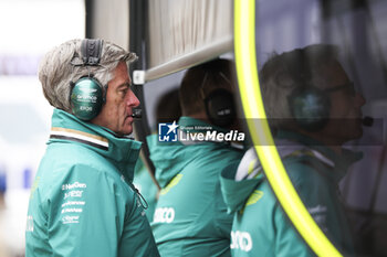 2024-07-06 - An engineer of Aston Martin during the Formula 1 Qatar Airways British Grand Prix 2024, 12th round of the 2024 Formula One World Championship from July 5 to 7, 2024 on the Silverstone Circuit, in Silverstone, United Kingdom - F1 - BRITISH GRAND PRIX 2024 - FORMULA 1 - MOTORS