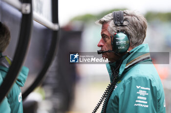 2024-07-06 - An engineer of Aston Martin during the Formula 1 Qatar Airways British Grand Prix 2024, 12th round of the 2024 Formula One World Championship from July 5 to 7, 2024 on the Silverstone Circuit, in Silverstone, United Kingdom - F1 - BRITISH GRAND PRIX 2024 - FORMULA 1 - MOTORS