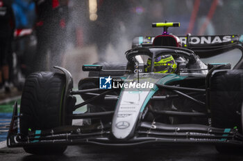 2024-07-06 - 44 HAMILTON Lewis (gbr), Mercedes AMG F1 Team W15, action during the Formula 1 Qatar Airways British Grand Prix 2024, 12th round of the 2024 Formula One World Championship from July 5 to 7, 2024 on the Silverstone Circuit, in Silverstone, United Kingdom - F1 - BRITISH GRAND PRIX 2024 - FORMULA 1 - MOTORS