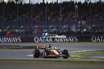 2024-07-06 - 81 PIASTRI Oscar (aus), McLaren F1 Team MCL38, action during the Formula 1 Qatar Airways British Grand Prix 2024, 12th round of the 2024 Formula One World Championship from July 5 to 7, 2024 on the Silverstone Circuit, in Silverstone, United Kingdom - F1 - BRITISH GRAND PRIX 2024 - FORMULA 1 - MOTORS