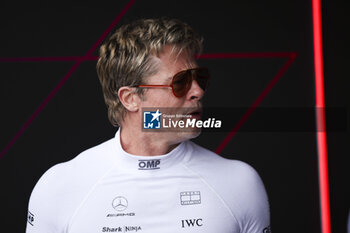 2024-07-06 - PITT Brad (USA), actor playing Sonny Hayes, driver of the fictional APX GP team in the Apex F1 movie by Apple Studios / Bruckheimer Films, portrait during the Formula 1 Qatar Airways British Grand Prix 2024, 12th round of the 2024 Formula One World Championship from July 5 to 7, 2024 on the Silverstone Circuit, in Silverstone, United Kingdom - F1 - BRITISH GRAND PRIX 2024 - FORMULA 1 - MOTORS