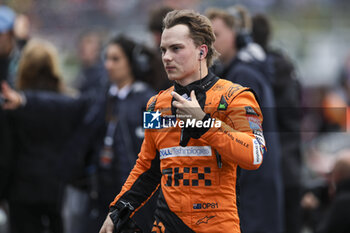 2024-07-06 - PIASTRI Oscar (aus), McLaren F1 Team MCL38, portrait during the Formula 1 Qatar Airways British Grand Prix 2024, 12th round of the 2024 Formula One World Championship from July 5 to 7, 2024 on the Silverstone Circuit, in Silverstone, United Kingdom - F1 - BRITISH GRAND PRIX 2024 - FORMULA 1 - MOTORS