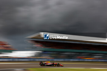 2024-07-06 - 01 VERSTAPPEN Max (nld), Red Bull Racing RB20, action during the Formula 1 Qatar Airways British Grand Prix 2024, 12th round of the 2024 Formula One World Championship from July 5 to 7, 2024 on the Silverstone Circuit, in Silverstone, United Kingdom - F1 - BRITISH GRAND PRIX 2024 - FORMULA 1 - MOTORS