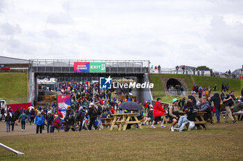 2024-07-07 - Ambience, spectators, fans, atmosphere, illustration during the Formula 1 Qatar Airways British Grand Prix 2024, 12th round of the 2024 Formula One World Championship from July 5 to 7, 2024 on the Silverstone Circuit, in Silverstone, United Kingdom - F1 - BRITISH GRAND PRIX 2024 - FORMULA 1 - MOTORS