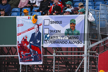 2024-07-07 - Alonso, Vasseur, spectators, fans during the Formula 1 Qatar Airways British Grand Prix 2024, 12th round of the 2024 Formula One World Championship from July 5 to 7, 2024 on the Silverstone Circuit, in Silverstone, United Kingdom - F1 - BRITISH GRAND PRIX 2024 - FORMULA 1 - MOTORS