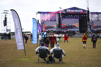 2024-07-07 - Ambience, spectators, fans, atmosphere, illustration during the Formula 1 Qatar Airways British Grand Prix 2024, 12th round of the 2024 Formula One World Championship from July 5 to 7, 2024 on the Silverstone Circuit, in Silverstone, United Kingdom - F1 - BRITISH GRAND PRIX 2024 - FORMULA 1 - MOTORS