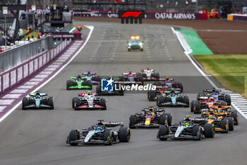 2024-07-07 - 63 RUSSELL George (gbr), Mercedes AMG F1 Team W15, 44 HAMILTON Lewis (gbr), Mercedes AMG F1 Team W15, 04 NORRIS Lando (gbr), McLaren F1 Team MCL38, action, start of the race, depart, during the Formula 1 Qatar Airways British Grand Prix 2024, 12th round of the 2024 Formula One World Championship from July 5 to 7, 2024 on the Silverstone Circuit, in Silverstone, United Kingdom - F1 - BRITISH GRAND PRIX 2024 - FORMULA 1 - MOTORS