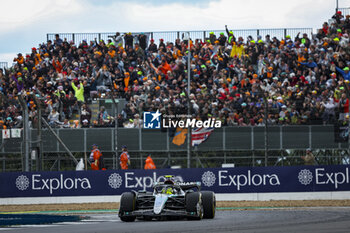 2024-07-07 - 44 HAMILTON Lewis (gbr), Mercedes AMG F1 Team W15, action during the Formula 1 Qatar Airways British Grand Prix 2024, 12th round of the 2024 Formula One World Championship from July 5 to 7, 2024 on the Silverstone Circuit, in Silverstone, United Kingdom - F1 - BRITISH GRAND PRIX 2024 - FORMULA 1 - MOTORS