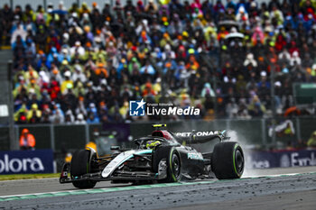 2024-07-07 - 44 HAMILTON Lewis (gbr), Mercedes AMG F1 Team W15, action during the Formula 1 Qatar Airways British Grand Prix 2024, 12th round of the 2024 Formula One World Championship from July 5 to 7, 2024 on the Silverstone Circuit, in Silverstone, United Kingdom - F1 - BRITISH GRAND PRIX 2024 - FORMULA 1 - MOTORS