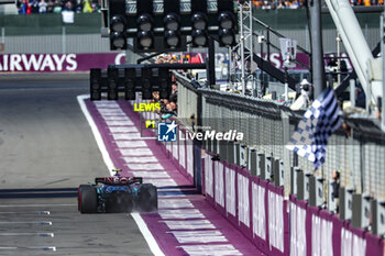 2024-07-07 - 44 HAMILTON Lewis (gbr), Mercedes AMG F1 Team W15, action, win, flag, drapeau during the Formula 1 Qatar Airways British Grand Prix 2024, 12th round of the 2024 Formula One World Championship from July 5 to 7, 2024 on the Silverstone Circuit, in Silverstone, United Kingdom - F1 - BRITISH GRAND PRIX 2024 - FORMULA 1 - MOTORS