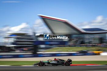 2024-07-07 - 44 HAMILTON Lewis (gbr), Mercedes AMG F1 Team W15, action during the Formula 1 Qatar Airways British Grand Prix 2024, 12th round of the 2024 Formula One World Championship from July 5 to 7, 2024 on the Silverstone Circuit, in Silverstone, United Kingdom - F1 - BRITISH GRAND PRIX 2024 - FORMULA 1 - MOTORS