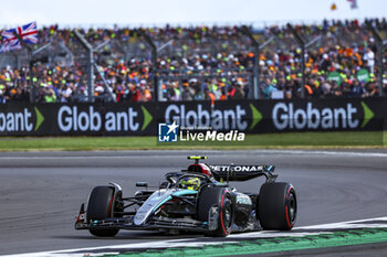 2024-07-07 - 44 HAMILTON Lewis (gbr), Mercedes AMG F1 Team W15, action during the Formula 1 Qatar Airways British Grand Prix 2024, 12th round of the 2024 Formula One World Championship from July 5 to 7, 2024 on the Silverstone Circuit, in Silverstone, United Kingdom - F1 - BRITISH GRAND PRIX 2024 - FORMULA 1 - MOTORS