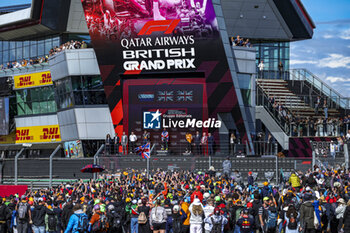 2024-07-07 - HAMILTON Lewis (gbr), Mercedes AMG F1 Team W15, VERSTAPPEN Max (ned), Red Bull Racing RB20, NORRIS Lando (gbr), McLaren F1 Team MCL38, portrait, podium during the Formula 1 Qatar Airways British Grand Prix 2024, 12th round of the 2024 Formula One World Championship from July 5 to 7, 2024 on the Silverstone Circuit, in Silverstone, United Kingdom - F1 - BRITISH GRAND PRIX 2024 - FORMULA 1 - MOTORS