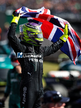 2024-07-07 - HAMILTON Lewis (gbr), Mercedes AMG F1 Team W15, portrait celebration victory during the Formula 1 Qatar Airways British Grand Prix 2024, 12th round of the 2024 Formula One World Championship from July 5 to 7, 2024 on the Silverstone Circuit, in Silverstone, United Kingdom - F1 - BRITISH GRAND PRIX 2024 - FORMULA 1 - MOTORS