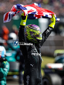 2024-07-07 - HAMILTON Lewis (gbr), Mercedes AMG F1 Team W15, portrait celebration victory during the Formula 1 Qatar Airways British Grand Prix 2024, 12th round of the 2024 Formula One World Championship from July 5 to 7, 2024 on the Silverstone Circuit, in Silverstone, United Kingdom - F1 - BRITISH GRAND PRIX 2024 - FORMULA 1 - MOTORS