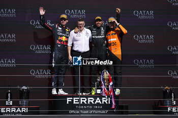 2024-07-07 - VERSTAPPEN Max (ned), Red Bull Racing RB20, portrait, Peter 'Bono' Bonnington, senior race engineer for Lewis Hamilton at Mercedes AMG F1 Team, HAMILTON Lewis (gbr), Mercedes AMG F1 Team W15, portrait and NORRIS Lando (gbr), McLaren F1 Team MCL38, portrait podium during the Formula 1 Qatar Airways British Grand Prix 2024, 12th round of the 2024 Formula One World Championship from July 5 to 7, 2024 on the Silverstone Circuit, in Silverstone, United Kingdom - F1 - BRITISH GRAND PRIX 2024 - FORMULA 1 - MOTORS