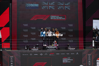 2024-07-07 - VERSTAPPEN Max (ned), Red Bull Racing RB20, portrait, Peter 'Bono' Bonnington, senior race engineer for Lewis Hamilton at Mercedes AMG F1 Team, HAMILTON Lewis (gbr), Mercedes AMG F1 Team W15, portrait and NORRIS Lando (gbr), McLaren F1 Team MCL38, portrait podium during the Formula 1 Qatar Airways British Grand Prix 2024, 12th round of the 2024 Formula One World Championship from July 5 to 7, 2024 on the Silverstone Circuit, in Silverstone, United Kingdom - F1 - BRITISH GRAND PRIX 2024 - FORMULA 1 - MOTORS