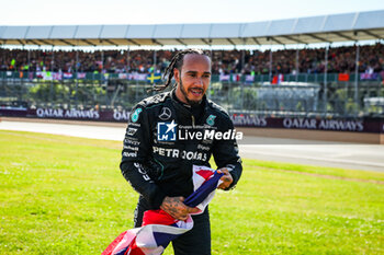 2024-07-07 - HAMILTON Lewis (gbr), Mercedes AMG F1 Team W15, celebrating victory, during the Formula 1 Qatar Airways British Grand Prix 2024, 12th round of the 2024 Formula One World Championship from July 5 to 7, 2024 on the Silverstone Circuit, in Silverstone, United Kingdom - F1 - BRITISH GRAND PRIX 2024 - FORMULA 1 - MOTORS